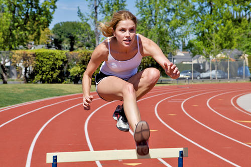 Überwindbare Hürde: Wer abnehmen will, sollte sich bewegen. Nur mit Ernährungsdisziplin und Sport lässt sich das Idealgewicht auch langfristig halten.