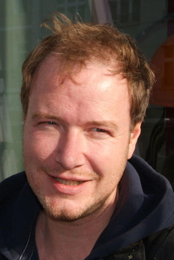 Christian von Scheve ist Juniorprofessor für Soziologie. Zu seinen Forschungsgebieten zählen Emotionen und soziale Unterschiede sowie kollektive Emotionen.