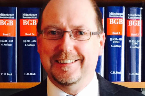 Helmut Grothe, Jahrgang 1960, ist Professor für Bürgerliches Recht, Internationales Privat- und Verfahrensrecht sowie Rechtsvergleichung an der Freien Universität. Er ist Mitglied des HSV.