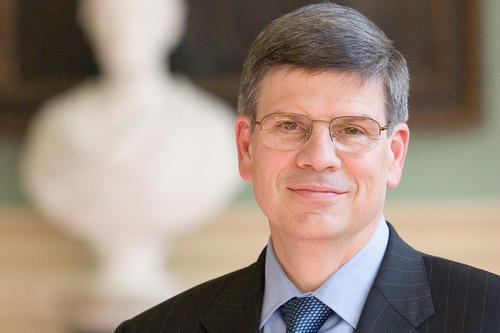 William C. Kirby unterrichtet an der US-amerikanischen Harvard University China-Wissenschaften. Er ist Mitglied des International Council der Freien Universität Berlin.