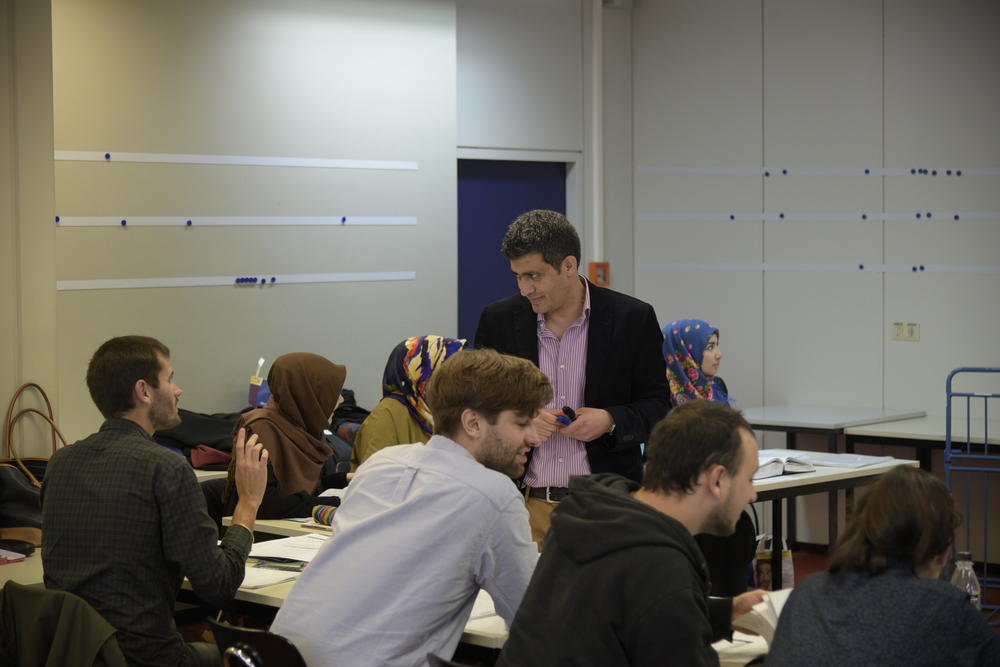 Gesprächsstoff: Hamed Al-Drubi vermittelt nicht nur die Grammatik des Arabischen. In den Kursen am Sprachenzentrum geht es auch um die Kultur der Region.