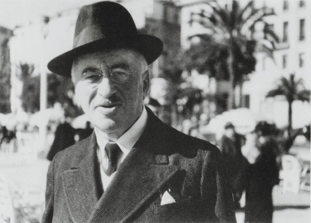 TheodorWolff kritisierte den Militarismus und setzte sich für die Demokratisierung Deutschlands ein, warnte schon früh vor den Nationalsozialisten und musste deshalb 1933 emigrieren.