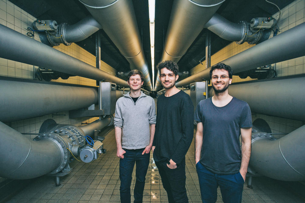 So sehen Gründer aus: RobinHahn, Stephan Zeisberg und Sascha Zinke (v. l. n. r.) haben die „splonebox“ erfunden, einen digitalen Wächter für Industrieanlagen.