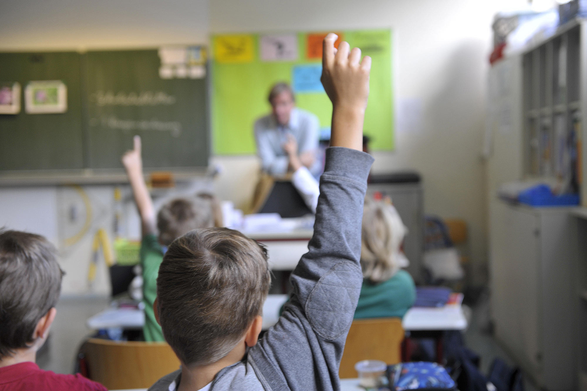 Schule erleben in all ihren Facetten: Lehramtsstudierende unterrichten während des Paxissemesters, nehmen an Elternabenden und Klassenausflügen teil, an Studientagen und Lehrerkonferenzen.