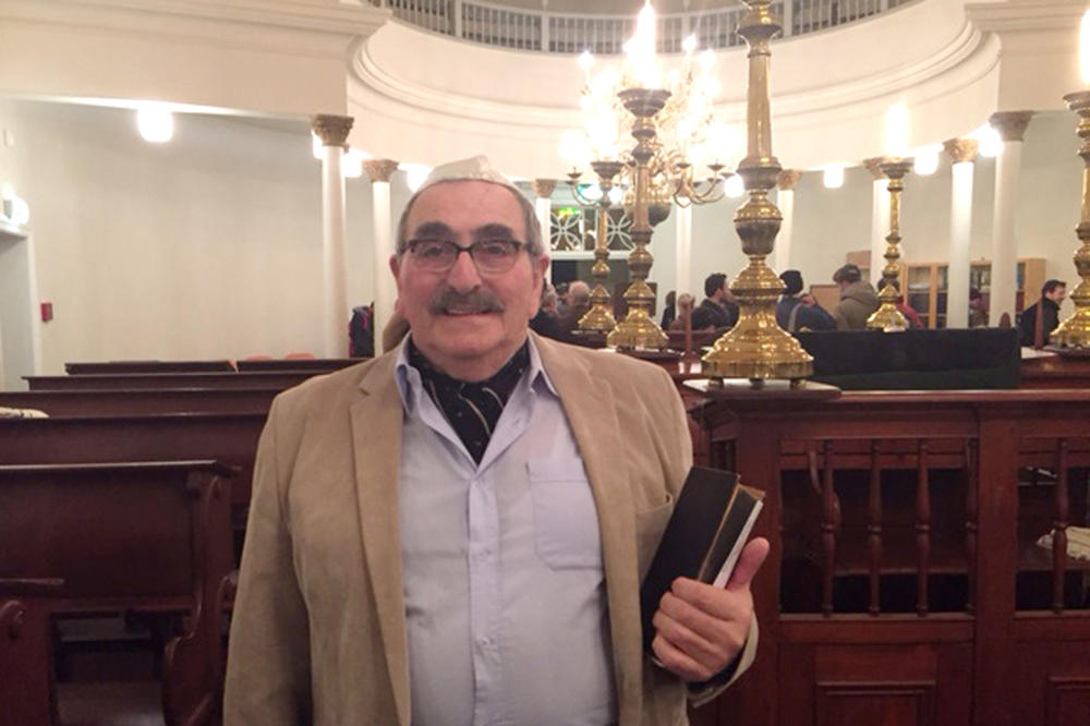 Zurück in der Familie: Alexander Ernst Berets konnte in der Maastrichter Synagoge das Buch seines von den Nationalsozialisten ermordeten Onkels entgegennehmen.