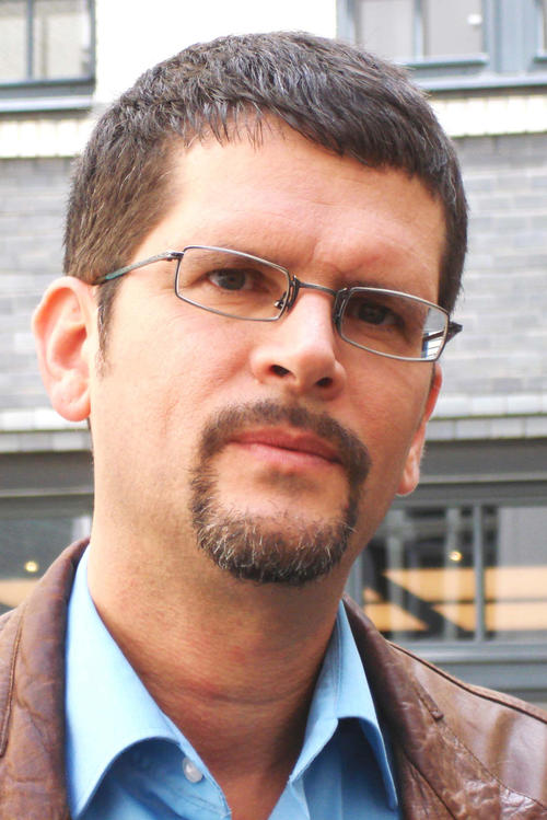 Hansjörg Dilger ist Professor am Institut für Sozial- und Kulturanthropologie der Freien Universität und Vorsitzender der Deutschen Gesellschaft für Völkerkunde