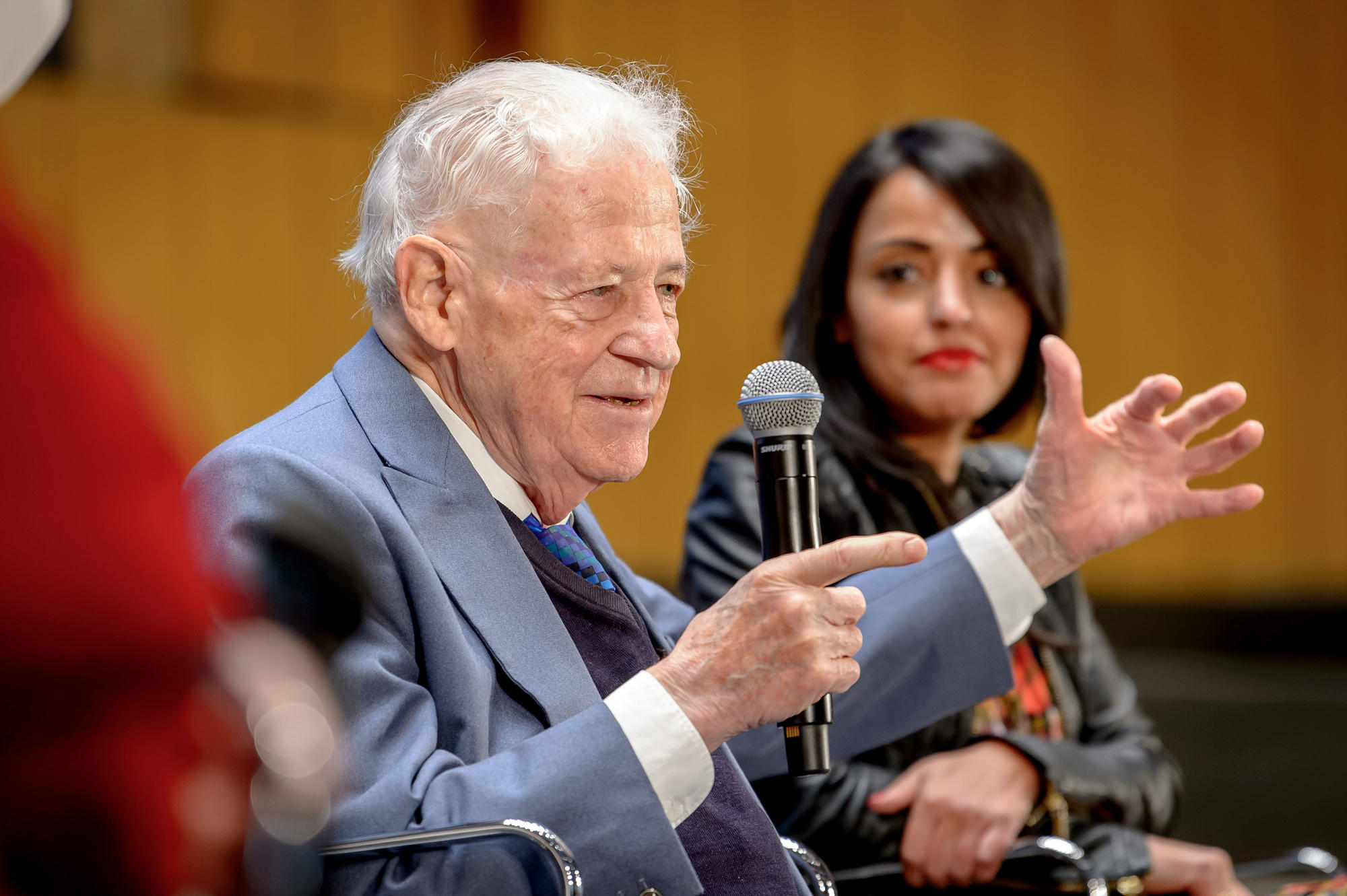 Religionsphilosophie-Professor Klaus Heinrich (l.) gehörte 1948 zu den Gründungsstudenten der Freien Universität. Er diskutierte mit Sawsan Chebli (r.), Gesine Schwan und Studentin Tuba Arikan.
