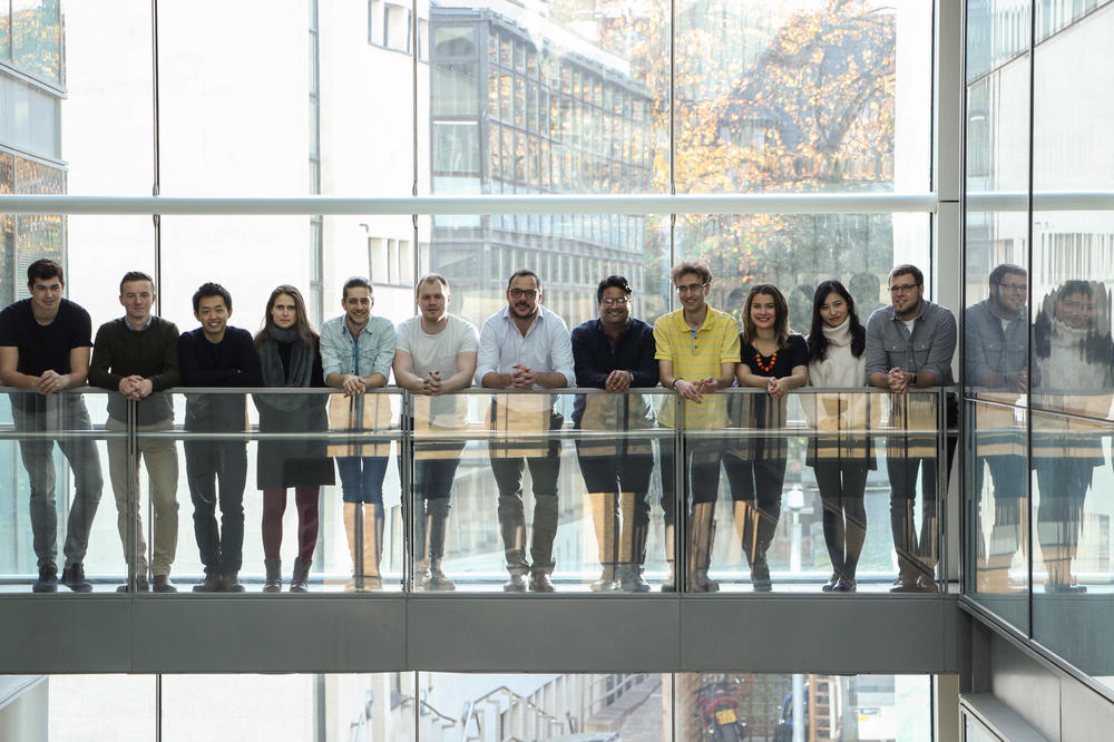 Alle an Deck: Klung-Wilhelmy-Wissenschaftspreisträger Philipp Kukura (7. von links) mit seinem Team an der University of Oxford.