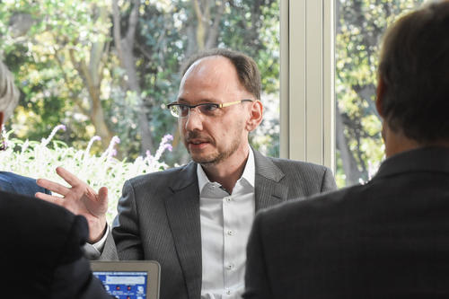 Stefan Keppler-Tasaki ist Professor für Germanistik und arbeitet zum Thema der deutsch-amerikanischen Beziehungen.