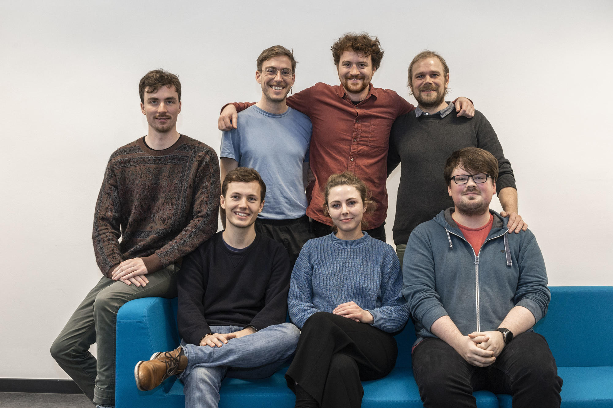 Das Aumio-Team (v.l.n.r.): Tilman Wiewinner, Felix Noller, Jean Ochel und Steffen Scherf; (unten) Florian Gerhardt, Teresa Weicken und Simon Senkl.