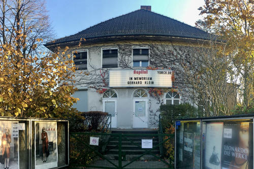 Das Kino „Capitol Dahlem“ am 14. November 2019, dem 20. Todestag von Gerhard Klein.