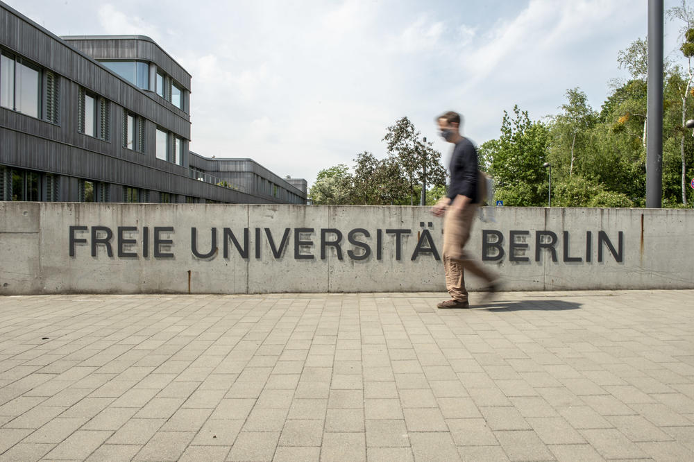 Hygienemaßnahmen wie das Tragen von Masken machten die Rückkehr auf den Campus und die Gebäude teilweise wieder möglich.