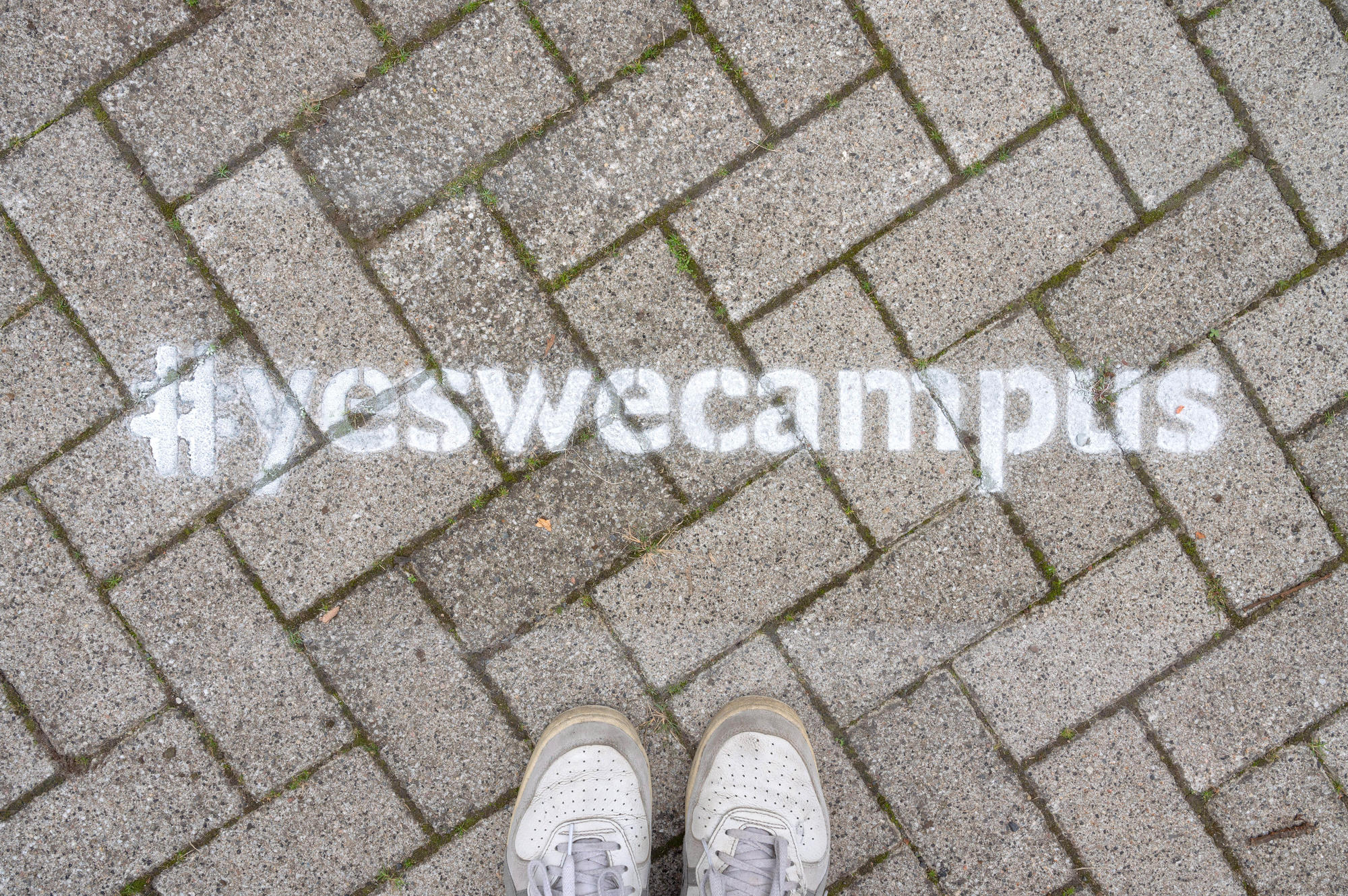Zuversicht: Die Vorbereitungen für das Wintersemester laufen: Der Hashtag #yeswecampus weist Studierenden der Freien Universität Berlin den Weg zurück auf den Campus.