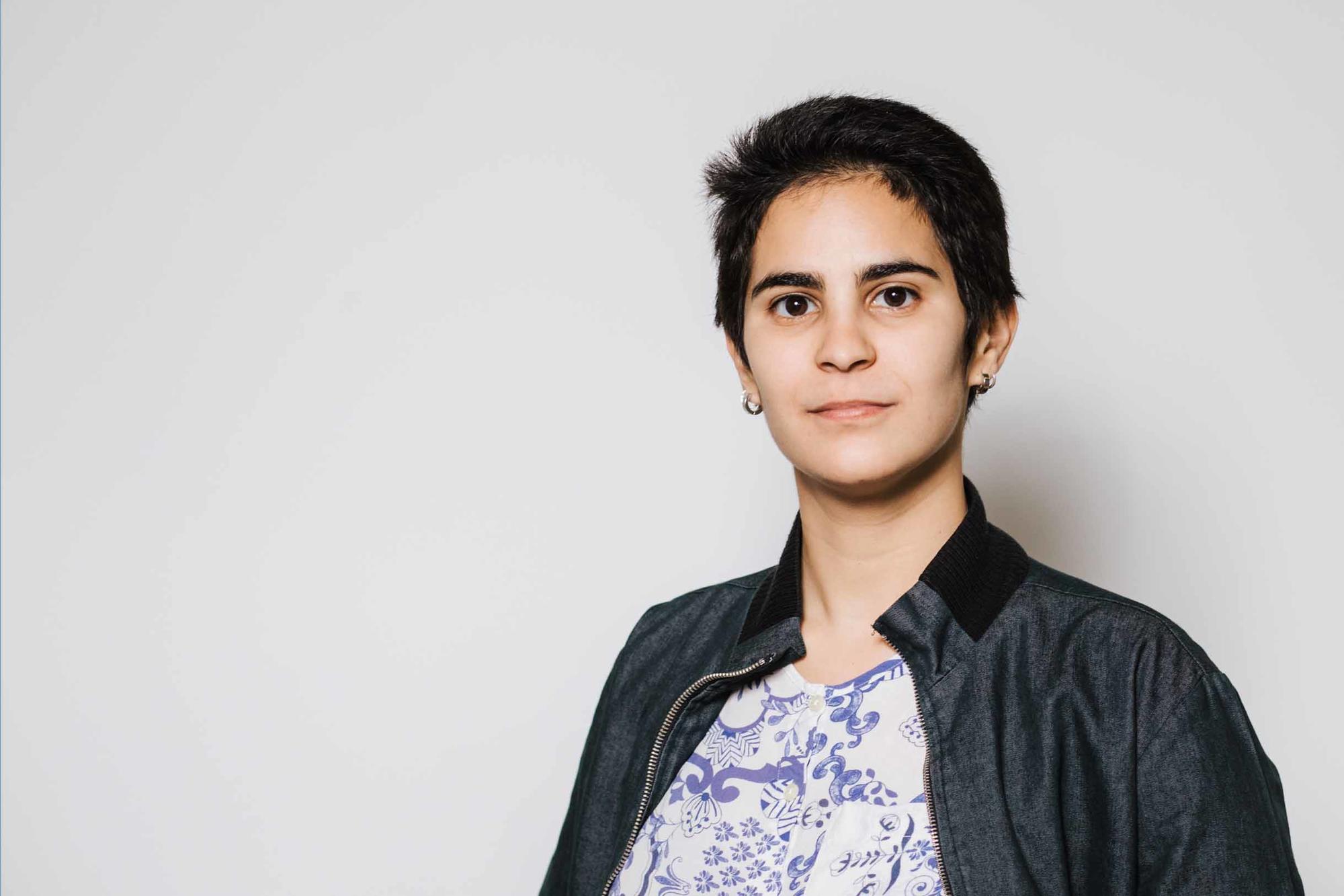 Porträt von Débora Medeiros, wissenschaftliche Mitarbeiterin am  Institut für Publizistik- und Kommunikationswissenschaft