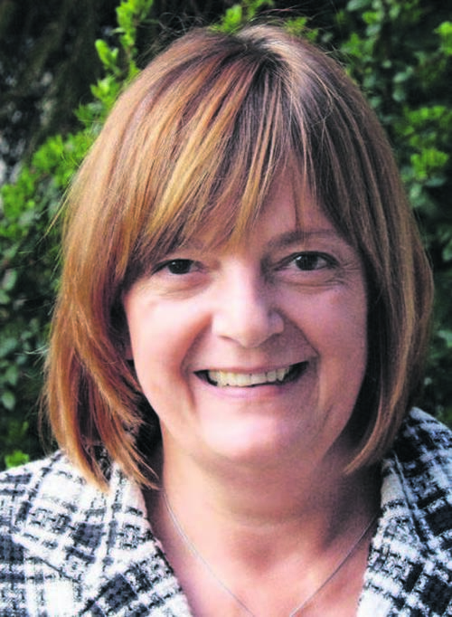 Veterinärmedizinerin Johanna Plendl erforscht mit Zodwa Dlamini Pflanzen, die eine Wirkung auf die Bildung von Blutgefäßen haben und traditionell gegen Krebs eingesetzt werden.