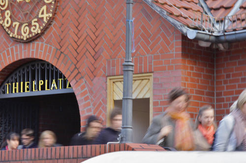 Geeintes Ankommen am U-Bahnhof Thielplatz: Das Studium kann beginnen.