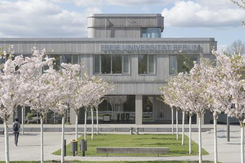 Die sogenannte Holzlaube auf dem Campus in Dahlem