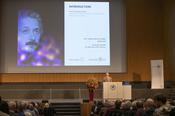 Prof. Dr. Hermann Nicolai, Direktor am Max-Planck-Institut für Gravitationsphysik, führt in das Thema der Lecture ein...