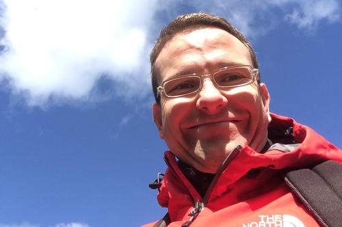 Sebastian Gallander studierte Kommunikationswissenschaft an der Freien Universität und wandert für einen guten Zweck: Über die Online- Spendenplattform betterplace.org sammelt er Geld für den Verein Nestwärme e. V.