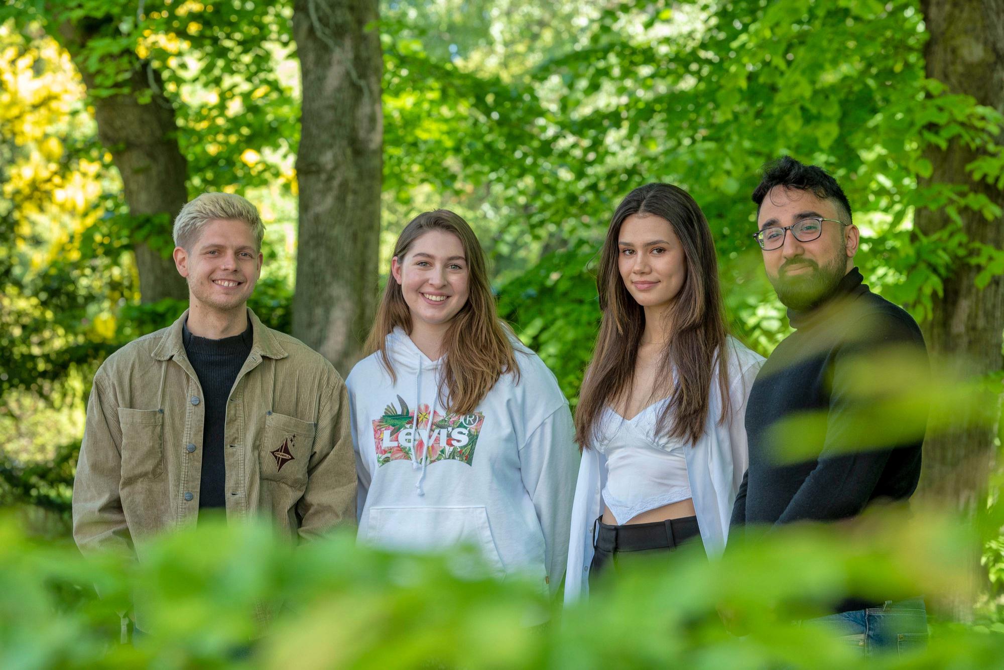 Das studentische Gründungsteam „Kunstgeier“: Simon Sasse, Viktoriia Lobova, Sarah Cicek und Aria Sabouri (v.l.n.r.). Sie wollen Galeriebesuche auch online erlebbar machen.