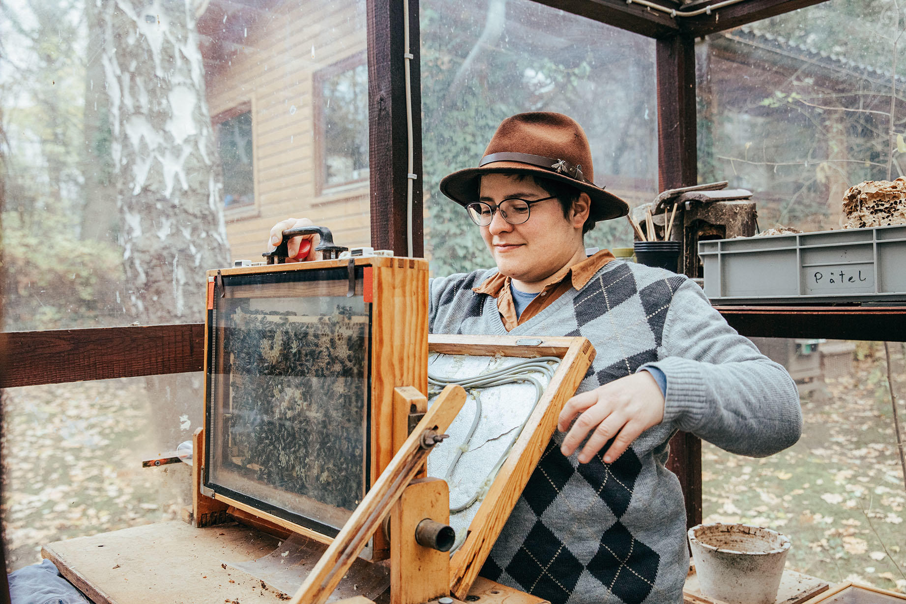 Stefanie Ludewig wird Nachfolgerin von Benedikt Polaczek. Sie kümmert sich jetzt um die Bienen der Freien Universität.