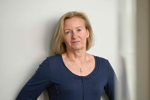 Dr. Ruth Tobias, Leiterin des Sprachenzentrums: „Wir leben Mehrsprachigkeit im Alltag, sowohl in Bezug auf unsere Fremdsprachenkompetenz als auch auf die Herkunftssprachen der Studierenden und die tägliche Arbeit im Kollegium.“