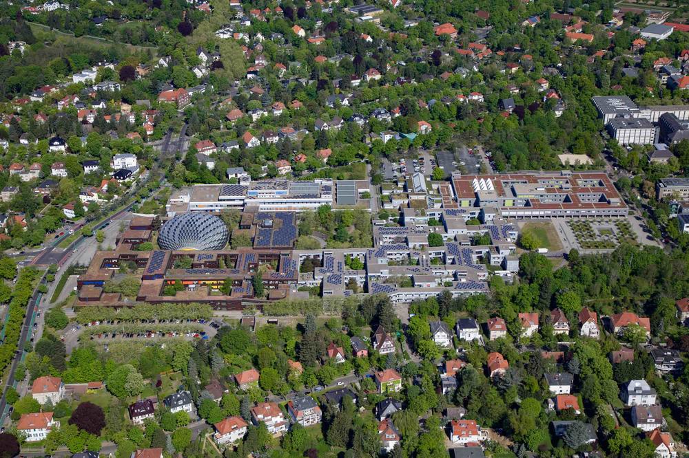 Der Erfolg in der ersten Runde der Exzellenzinitiative markierte eine Wende: Die Freie Universität wurde als einzige Berliner Hochschule als „Exzellenzuniversität“ ausgezeichnet.