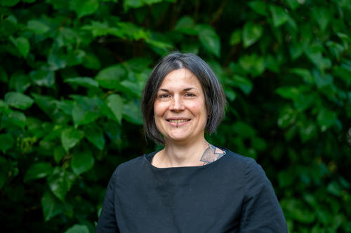 Rebecca Mak, Leiterin der „Stabsstelle Diversity und Anti­diskriminierung“: „Die Notfallbetreuung, organisiert über die Agentur ‚KidsMobil‘, ist für viele Familien ein Rettungsanker.“