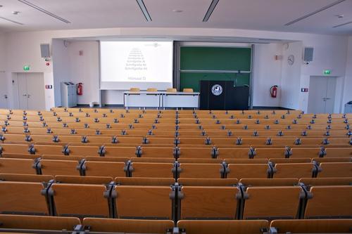 Hörsaal D Bühne