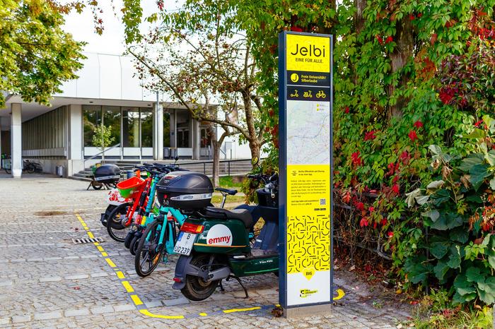 2023-09-23_0964_Jelbi_FU-Dahlem_Elke Stamm_HR© Elke Stamm_klein