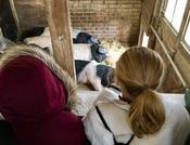 Beim Workshop "Ökologische Landwirtschaft und artgerechte Tierhaltung hautnah erleben" im März 2019; Foto: Cora Ksynzik