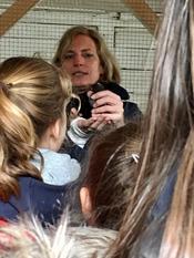 Beim Workshop "Ökologische Landwirtschaft und artgerechte Tierhaltung hautnah erleben" im März 2019; Foto: Cora Ksynzik