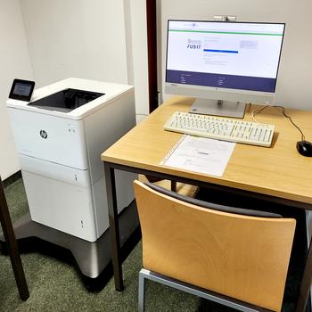 Druck-Terminal im Lesesaal der Zentralbibliothek (Garystr. 39)