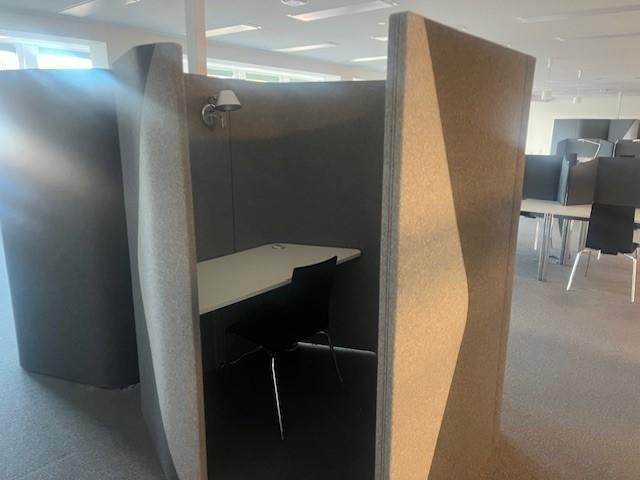 Schallgedämpfte Arbeitsplätze – 1. Stock