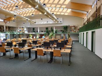 Hauptesesaal im 2. Stock