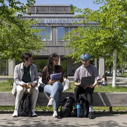 Fotoshoot Campus mit Studierenden Michael Fahrig-5205963_quadrat_klein